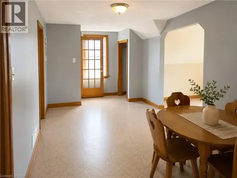 15 Barrett Avenue Cambridge ON N1R 3A1
