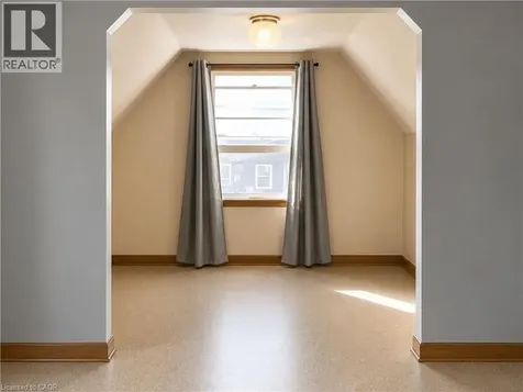 15 Barrett Avenue Cambridge ON N1R 3A1