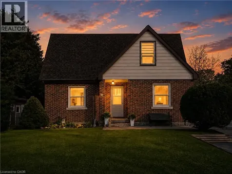 15 Barrett Avenue Cambridge ON N1R 3A1