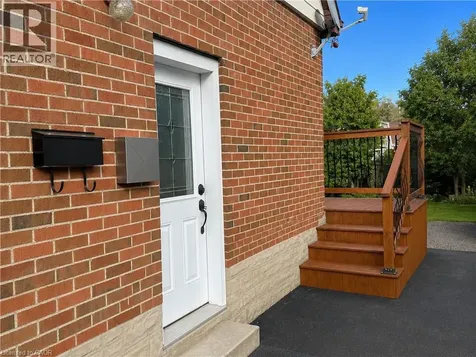 15 Barrett Avenue Cambridge ON N1R 3A1