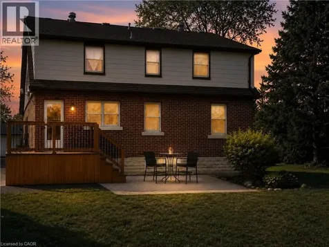 15 Barrett Avenue Cambridge ON N1R 3A1