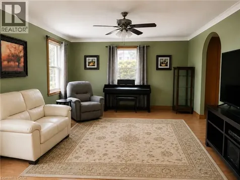 15 Barrett Avenue Cambridge ON N1R 3A1
