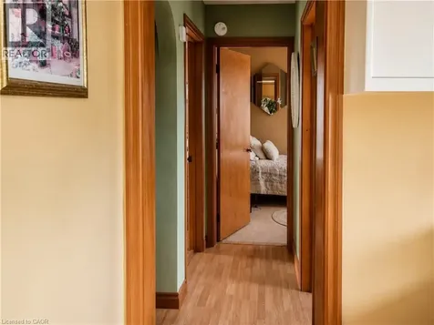 15 Barrett Avenue Cambridge ON N1R 3A1