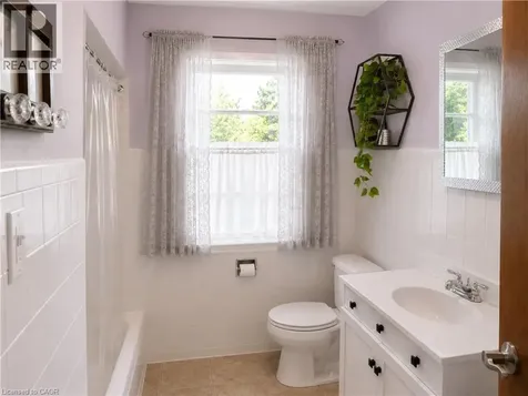 15 Barrett Avenue Cambridge ON N1R 3A1