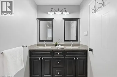 6 Woodcroft Crescent Waterdown ON L8B 0H1