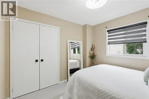 6 Woodcroft Crescent Waterdown ON L8B 0H1