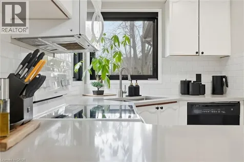 6 Woodcroft Crescent Waterdown ON L8B 0H1