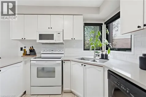 6 Woodcroft Crescent Waterdown ON L8B 0H1