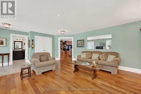 1036 River Road East Wasaga Beach ON L9Z 2P7