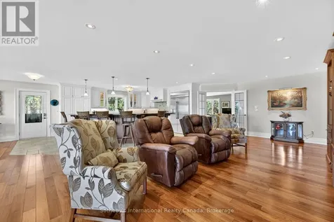 1036 River Road East Wasaga Beach ON L9Z 2P7
