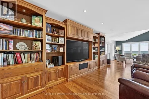 1036 River Road East Wasaga Beach ON L9Z 2P7