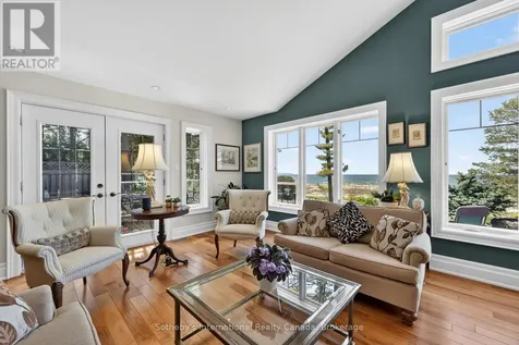 1036 River Road East Wasaga Beach ON L9Z 2P7
