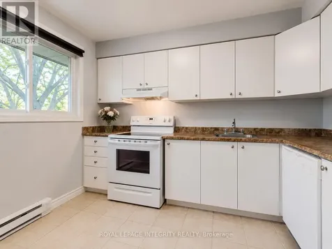 46 Forester Crescent Ottawa ON K2H 8Y4