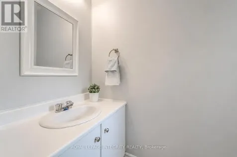 46 Forester Crescent Ottawa ON K2H 8Y4