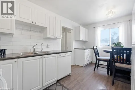 423 Westwood Drive Kitchener ON N2M 5B5