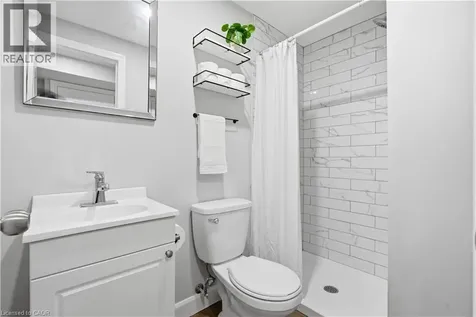 423 Westwood Drive Kitchener ON N2M 5B5