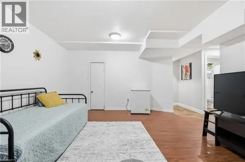 423 Westwood Drive Kitchener ON N2M 5B5