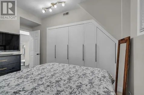 513 King Edward Avenue Ottawa ON K1N 7N3