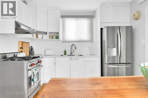 712 Gladstone Windsor ON N8A 2R2