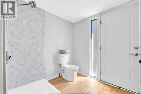 712 Gladstone Windsor ON N8A 2R2