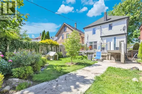 712 Gladstone Windsor ON N8A 2R2