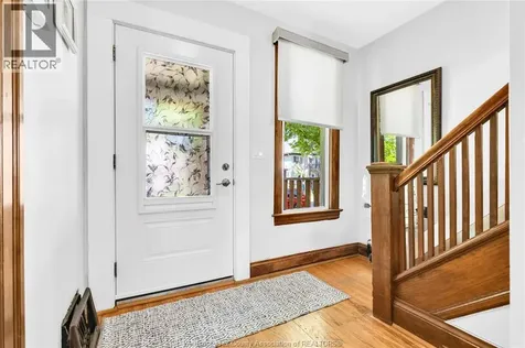 712 Gladstone Windsor ON N8A 2R2