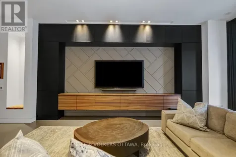 608 Byron Avenue Ottawa ON K2A 0E5