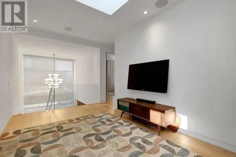 608 Byron Avenue Ottawa ON K2A 0E5