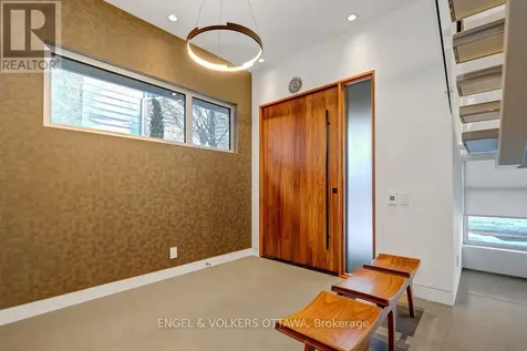 608 Byron Avenue Ottawa ON K2A 0E5