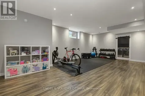 608 Byron Avenue Ottawa ON K2A 0E5