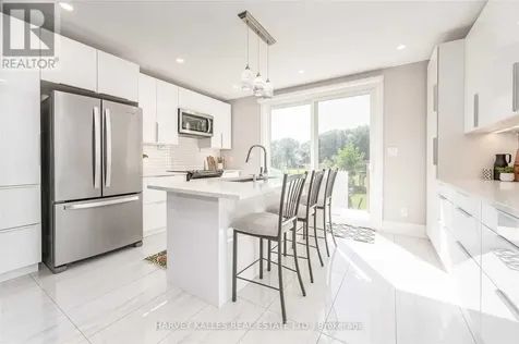 26 Leyton Avenue Toronto (oakridge) ON M1L 3T4