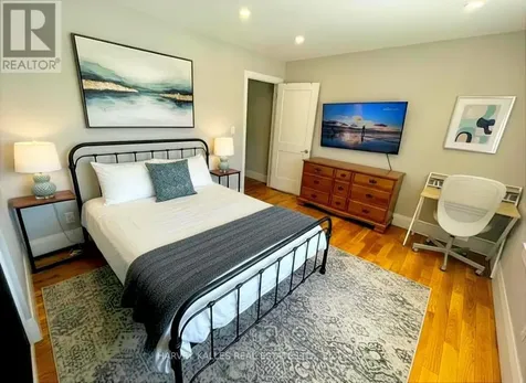 26 Leyton Avenue Toronto (oakridge) ON M1L 3T4