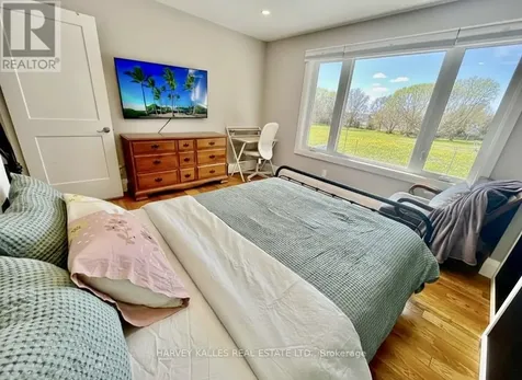 26 Leyton Avenue Toronto (oakridge) ON M1L 3T4