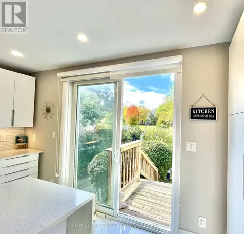 26 Leyton Avenue Toronto (oakridge) ON M1L 3T4