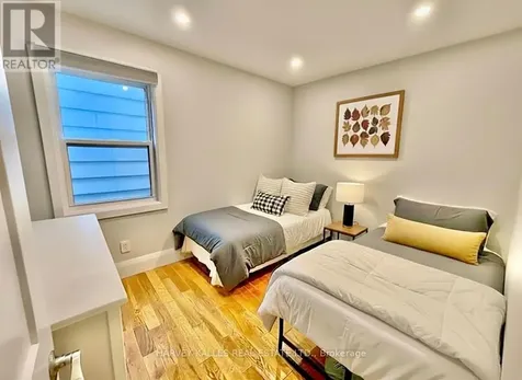 26 Leyton Avenue Toronto (oakridge) ON M1L 3T4