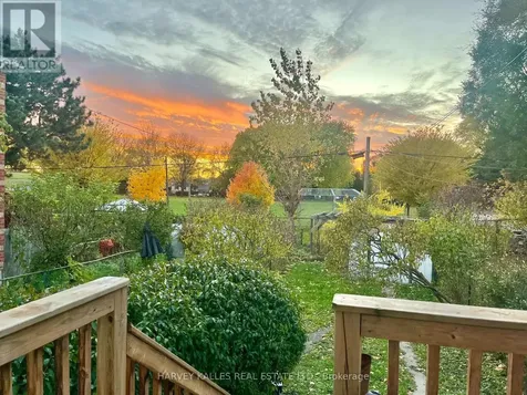 26 Leyton Avenue Toronto (oakridge) ON M1L 3T4
