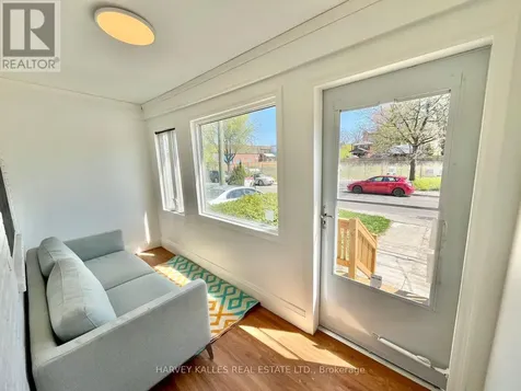 26 Leyton Avenue Toronto (oakridge) ON M1L 3T4