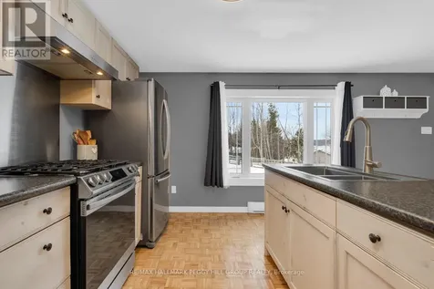 5724 Penetanguishene Road Springwater ON L0L 1P0