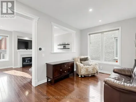 6 Lady Gwillim Avenue East Gwillimbury ON L9N 0A5