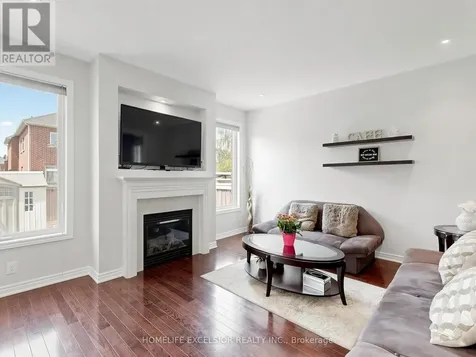 6 Lady Gwillim Avenue East Gwillimbury ON L9N 0A5
