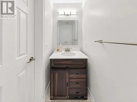 6 Lady Gwillim Avenue East Gwillimbury ON L9N 0A5