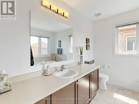 6 Lady Gwillim Avenue East Gwillimbury ON L9N 0A5