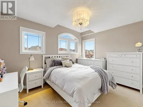 6 Lady Gwillim Avenue East Gwillimbury ON L9N 0A5