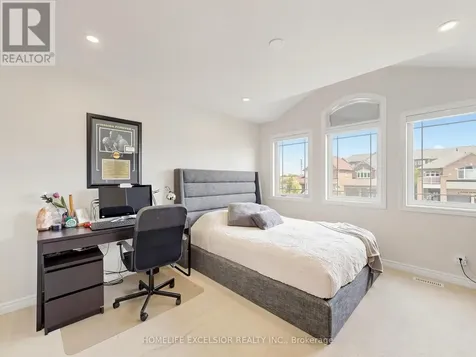 6 Lady Gwillim Avenue East Gwillimbury ON L9N 0A5