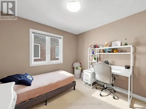 6 Lady Gwillim Avenue East Gwillimbury ON L9N 0A5