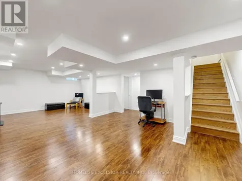 6 Lady Gwillim Avenue East Gwillimbury ON L9N 0A5