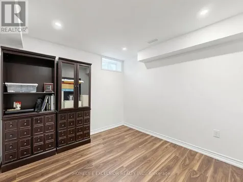 6 Lady Gwillim Avenue East Gwillimbury ON L9N 0A5
