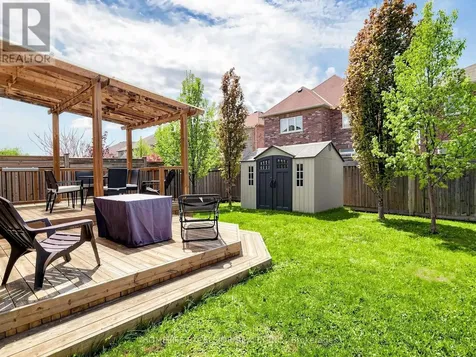 6 Lady Gwillim Avenue East Gwillimbury ON L9N 0A5