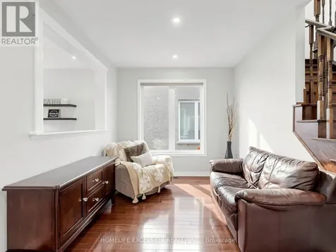 6 Lady Gwillim Avenue East Gwillimbury ON L9N 0A5