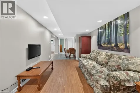 31 Larchwood Drive St. Catharines ON L2T 2H4